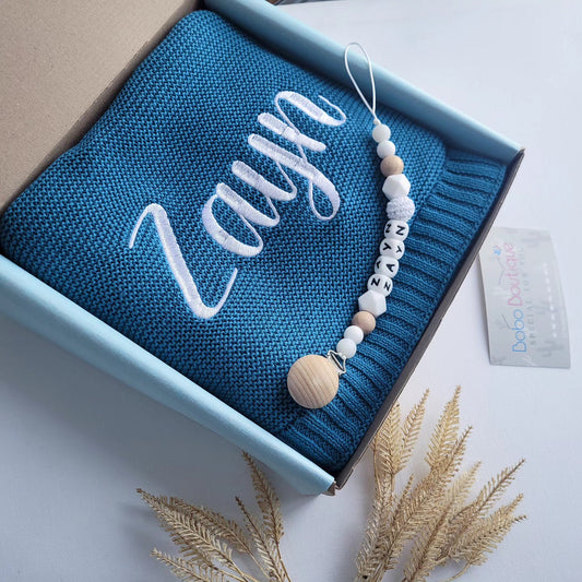 Personalized Knitted Blanket & Pacifierclip - BOBO BOUTIQUE