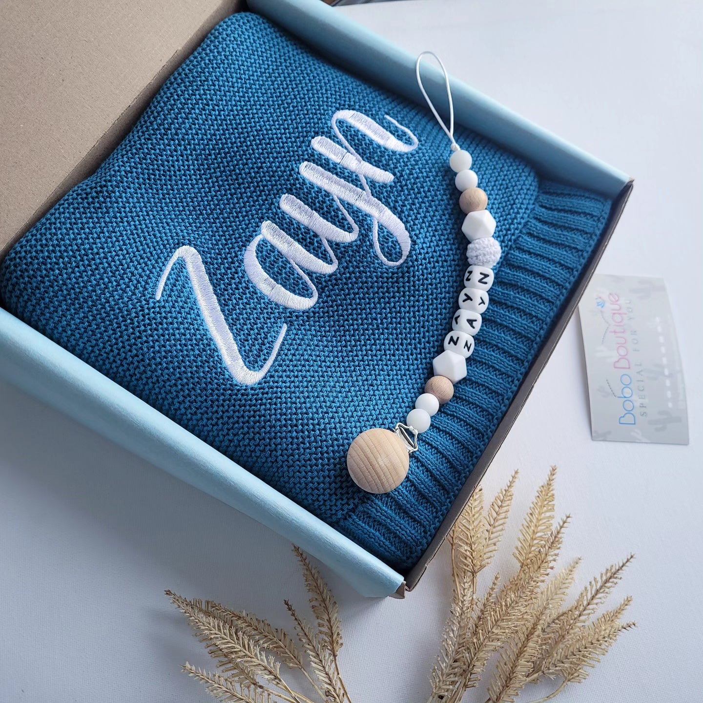 Personalized Knitted Blanket & Pacifierclip - BOBO BOUTIQUE